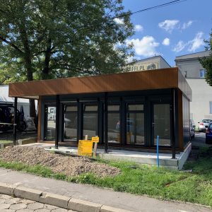 Pawilon handlowy z płyty warstwowej