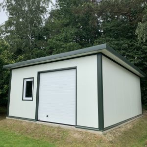 garaż z płyty warstwowej