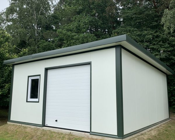 garaż z płyty warstwowej