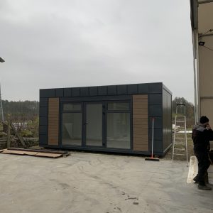 Pawilon handlowy z płyty warstwowej