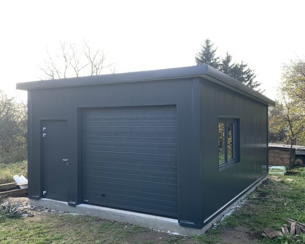 Garaż z płyt warstwowych