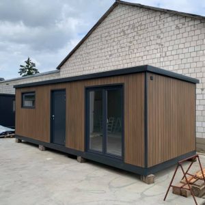 Domek z płyty warstwowej