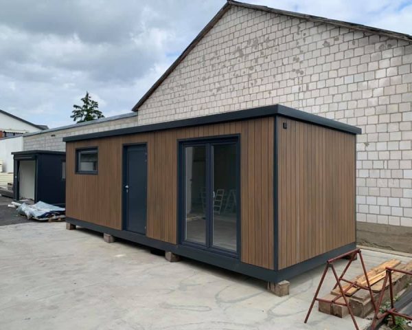 Domek z płyty warstwowej