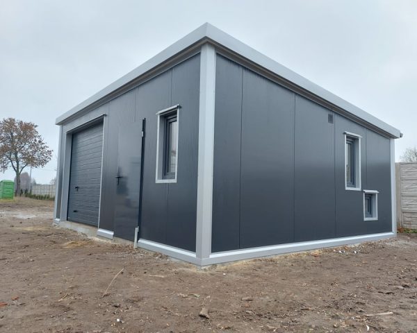 Garaż z płyty warstwowej